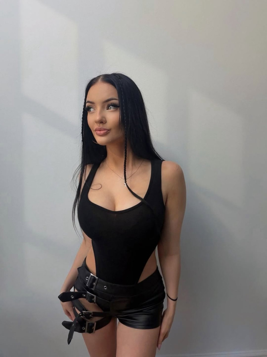 Sexy model Anita Sensii