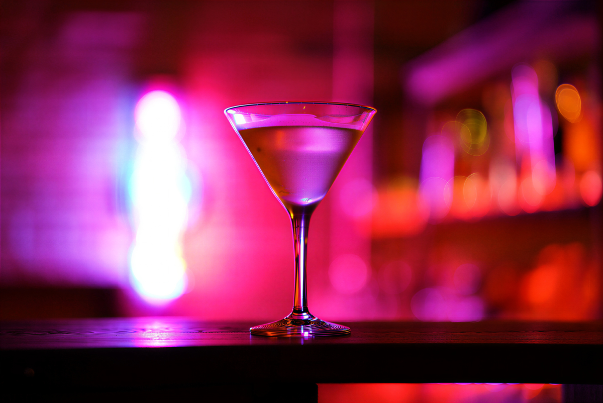 Neon bar bokeh Martini drink wallpaper