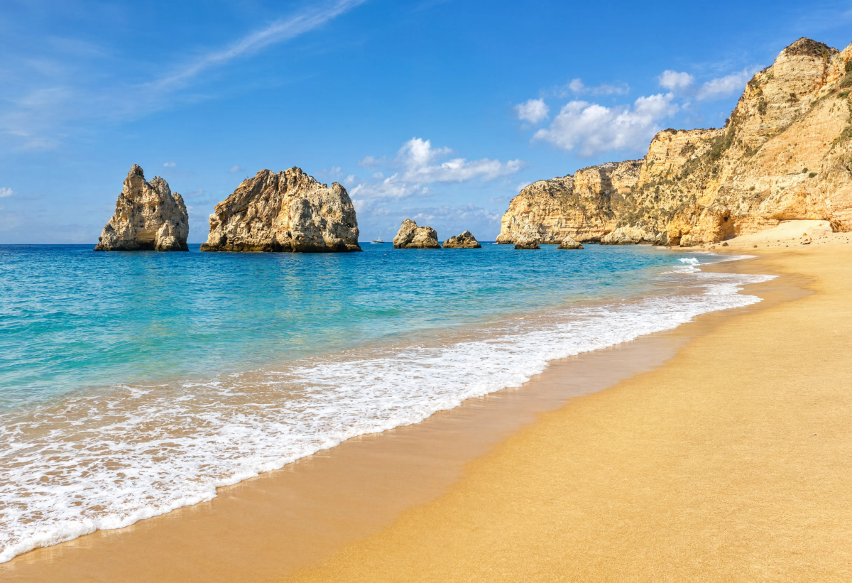 Bright beach scene wallpaper